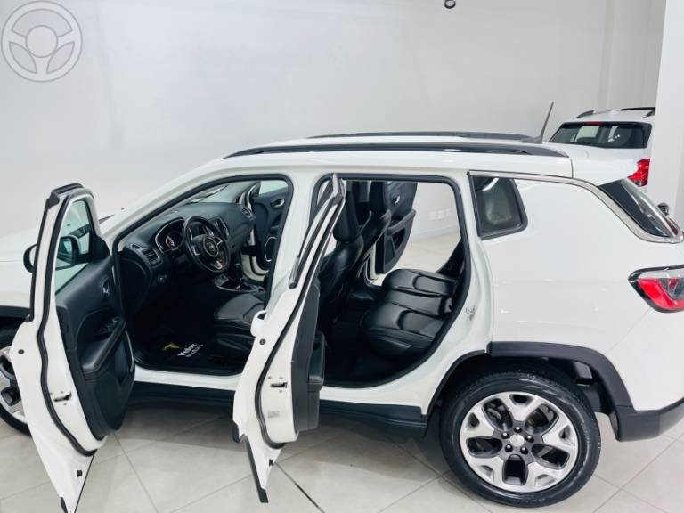 JEEP - COMPASS 2.0 16V FLEX LONGITUDE AUTOMÁTICO - 2018/2019 - BRANCA - R$ 97.900,00