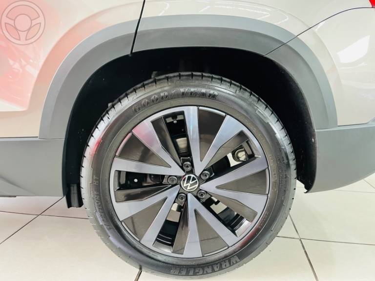 VOLKSWAGEN - TAOS 1.4 16V LAUNCHING TSI FLEX 4P AUTOMÁTICO - 2021/2022 - BEGE - R$ 153.000,00