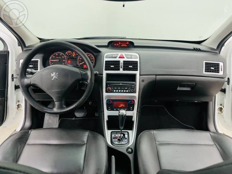 PEUGEOT - 307 2.0 PREMIUM 16V FLEX 4P AUTOMÁTICO - 2011/2012 - BRANCA - R$ 29.990,00