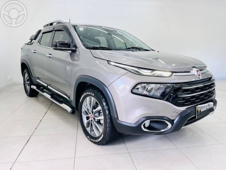 FIAT - TORO 2.0 16V TURBO DIESEL VOLCANO 4WD AUTOMÁTICO - 2019/2020 - CINZA - R$ 124.900,00