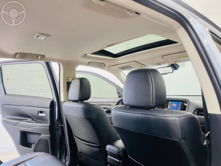 MITSUBISHI - OUTLANDER 3.0 GT 4X4 V6 24V 4P AUTOMÁTICO - 2015/2016 - PRATA - R$ 106.000,00