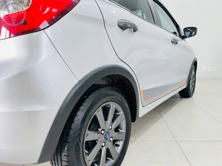 FORD - KA 1.5 TRAIL 16V FLEX 4P MANUAL - 2018/2018 - PRATA - R$ 49.500,00