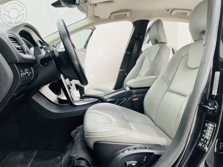 VOLVO - V40 2.0 T4 DYNAMIC TURBO 4P AUTOMÁTICO - 2013/2014 - PRETA - R$ 72.990,00