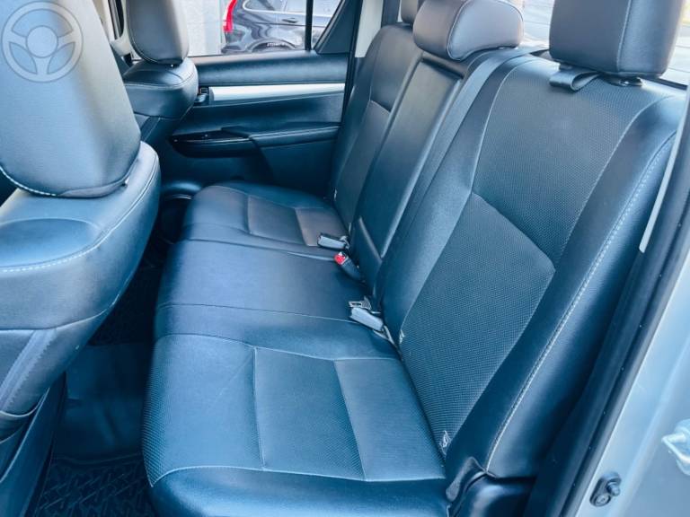TOYOTA - HILUX 2.8 SRX PLUS 4X4 CD TURBO DIESEL 4P AUTOMÁTICO - 2021/2021 - PRATA - R$ 244.990,00