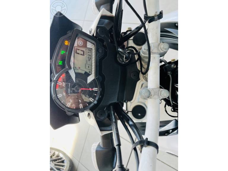 YAMAHA - XTZ CROSSER 150 E - 2021/2022 - BRANCA - R$ 16.900,00