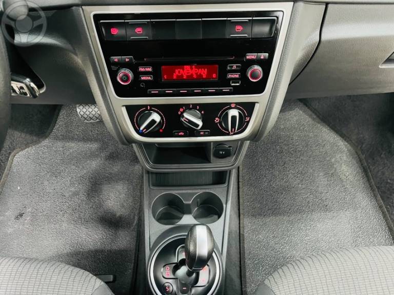 VOLKSWAGEN - VOYAGE 1.6 MI 8V FLEX 4P AUTOMATIZADO - 2013/2014 - PRATA - R$ 44.900,00
