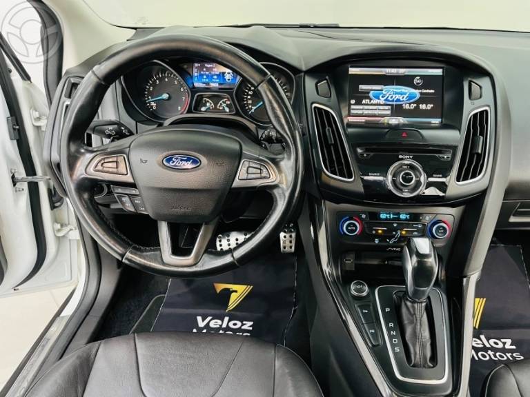 FORD - FOCUS 2.0 TITANIUM PLUS 16V FLEX 4P AUTOMÁTICO - 2015/2016 - BRANCA - R$ 69.900,00