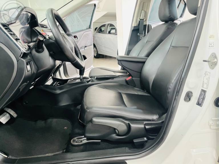 HONDA - CITY 1.5 LX 16V FLEX 4P AUTOMÁTICO - 2014/2015 - BRANCA - R$ 67.500,00