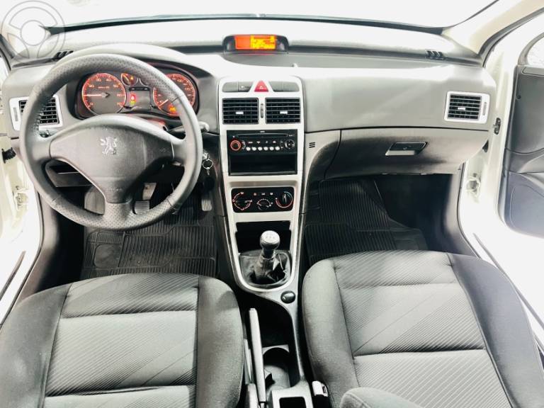 PEUGEOT - 307 1.6 PRESENCE PACK 16V FLEX 4P MANUAL - 2010/2011 - BRANCA - R$ 31.500,00