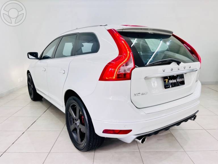 VOLVO - XC60 2.0 T5 R DESIGN TURBO 4P AUTOMÁTICO - 2013/2014 - BRANCA - R$ 79.900,00