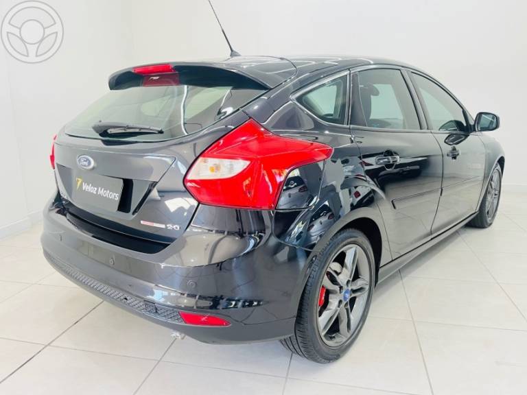 FORD - FOCUS 2.0 SE PLUS 16V FLEX 4P AUTOMÁTICO - 2013/2014 - PRETA - R$ 54.900,00