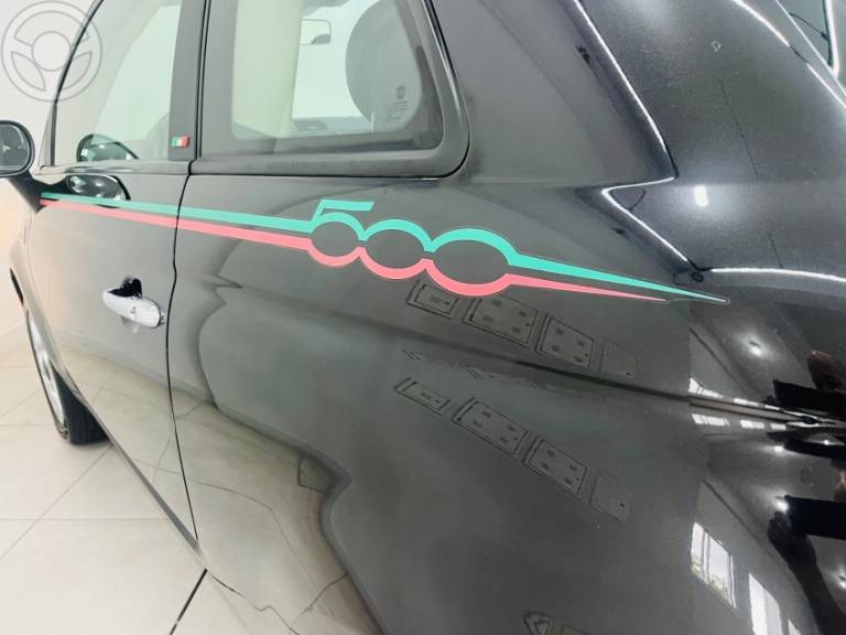 FIAT - 500 1.4 CULT 8V FLEX 2P MANUAL - 2011/2012 - PRETA - R$ 43.990,00