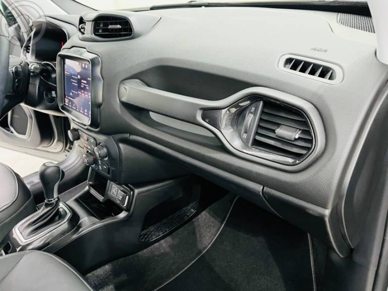 JEEP - RENEGADE 1.8 16V NIGHT EAGLE 4X2 FLEX 4P AUTOMÁTICO - 2024/2025 - CINZA - R$ 148.990,00