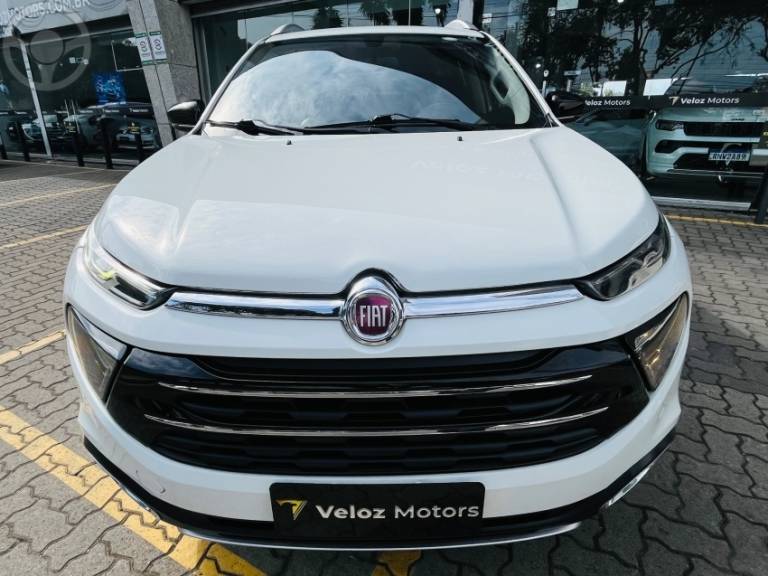 FIAT - TORO 2.0 16V TURBO DIESEL VOLCANO AT9 4X4 AUTOMÁTICO - 2016/2017 - BRANCA - R$ 98.900,00
