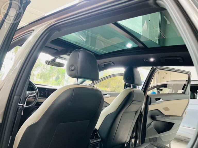 VOLKSWAGEN - TAOS 1.4 16V LAUNCHING TSI FLEX 4P AUTOMÁTICO - 2021/2022 - BEGE - R$ 157.900,00