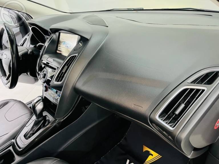 FORD - FOCUS 2.0 TITANIUM PLUS 16V FLEX 4P AUTOMÁTICO - 2015/2016 - BRANCA - R$ 74.500,00