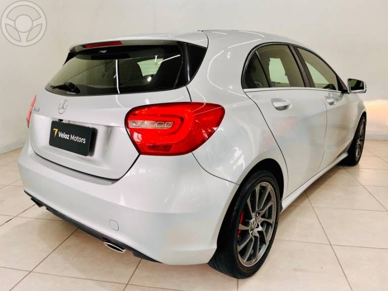 MERCEDES-BENZ - A 200 1.6 TURBO URBAN 16V 4P AUTOMÁTICO - 2013/2014 - PRATA - R$ 79.990,00