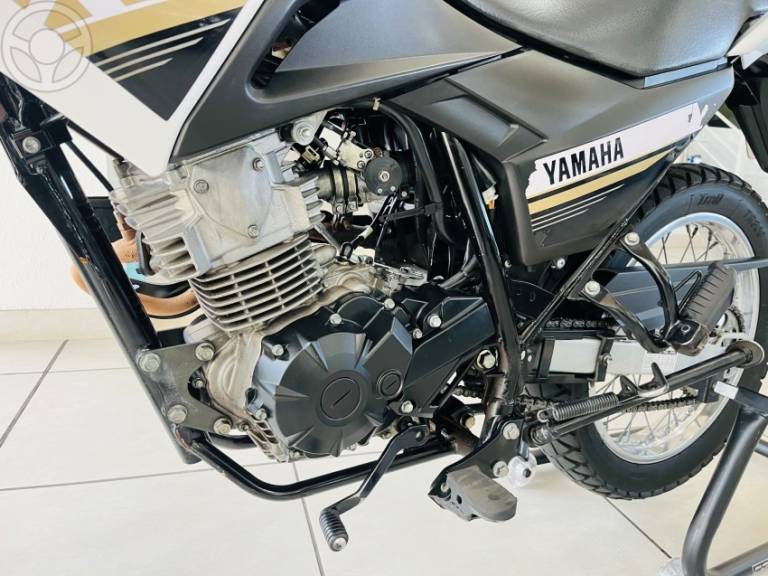 YAMAHA - XTZ CROSSER 150 E - 2021/2022 - BRANCA - R$ 16.900,00