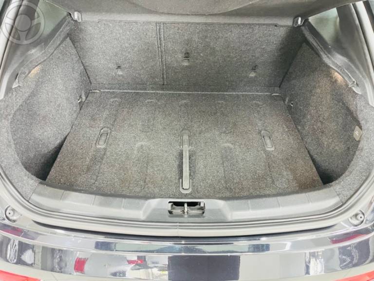 VOLVO - V40 2.0 T4 DYNAMIC TURBO 4P AUTOMÁTICO - 2013/2014 - PRETA - R$ 72.990,00