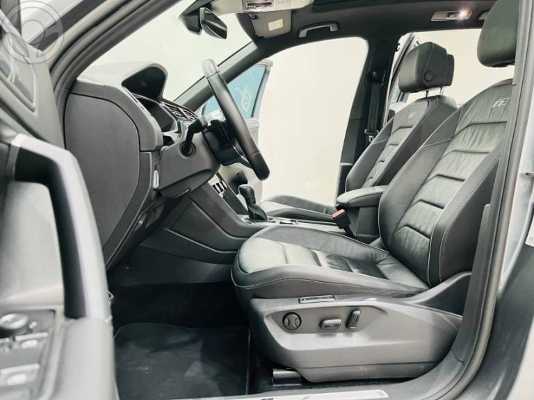 VOLKSWAGEN - TIGUAN 2.0 TSI R-LINE 16V TURBO 4P TIPTRONIC - 2020/2020 - CINZA - R$ 174.990,00