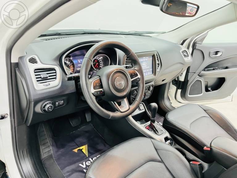 JEEP - COMPASS 2.0 16V FLEX LONGITUDE AUTOMÁTICO - 2018/2019 - BRANCA - R$ 95.900,00