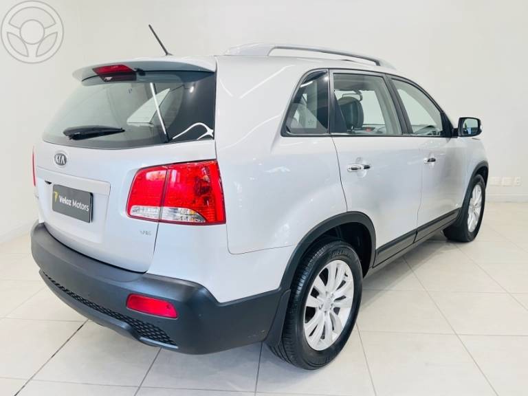 KIA MOTORS - SORENTO EX 3.5 L V6 4X4 AUTOMÁTICO - 2011/2012 - PRATA - R$ 69.990,00