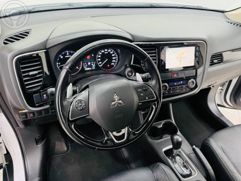 MITSUBISHI - OUTLANDER 2.2 4X4 16V DIESEL 4P AUTOMÁTICO - 2015/2016 - BRANCA - R$ 112.990,00