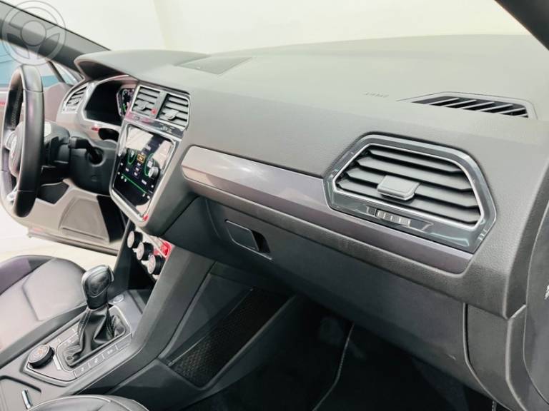 VOLKSWAGEN - TIGUAN 2.0 TSI R-LINE 16V TURBO 4P TIPTRONIC - 2020/2020 - CINZA - R$ 174.990,00