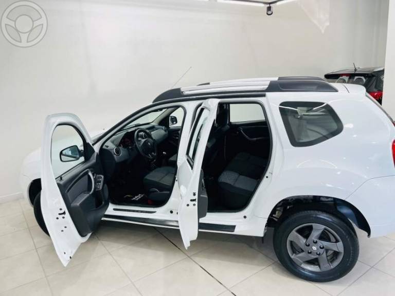 RENAULT - DUSTER 1.6 DYNAMIQUE 4X2 16V FLEX 4P MANUAL - 2012/2013 - BRANCA - R$ 49.900,00