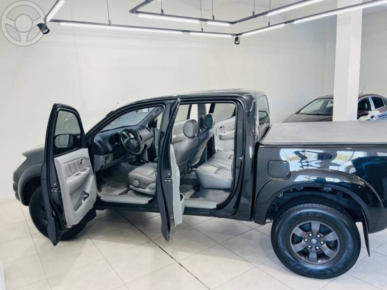 TOYOTA - HILUX 3.0 SRV 4X4 CD 16V TURBO INTERCOOLER DIESEL 4P MANUAL - 2010/2011 - PRETA - R$ 114.900,00