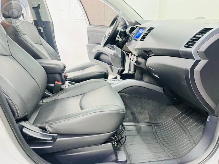 MITSUBISHI - OUTLANDER 2.0 16V 4P AUTOMÁTICO - 2011/2012 - BRANCA - R$ 59.900,00