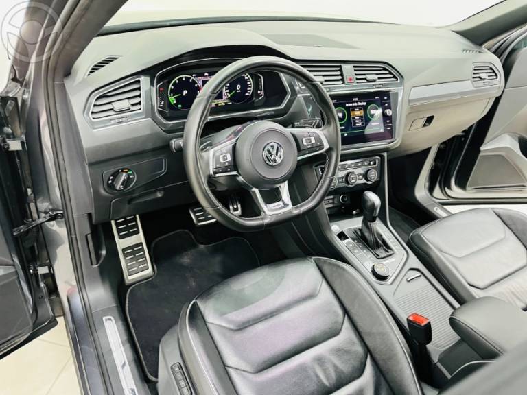 VOLKSWAGEN - TIGUAN 2.0 TSI R-LINE 16V TURBO 4P TIPTRONIC - 2020/2020 - CINZA - R$ 174.990,00