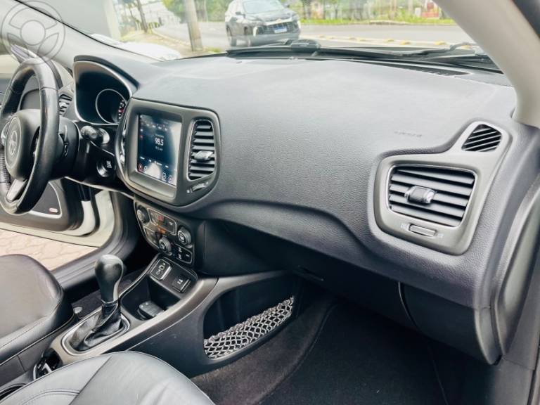 JEEP - COMPASS 2.0 16V FLEX LONGITUDE AUTOMÁTICO - 2017/2018 - BRANCA - R$ 93.990,00