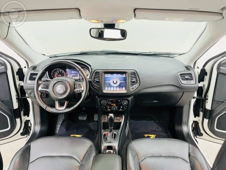 JEEP - COMPASS 2.0 16V FLEX LONGITUDE AUTOMÁTICO - 2018/2019 - BRANCA - R$ 97.900,00