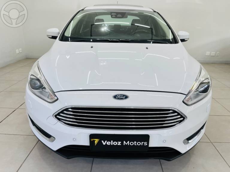 FORD - FOCUS 2.0 TITANIUM PLUS SEDAN 16V FLEX 4P AUTOMÁTICO - 2015/2016 - BRANCA - R$ 69.900,00