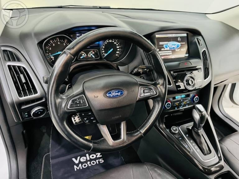 FORD - FOCUS 2.0 TITANIUM PLUS 16V FLEX 4P AUTOMÁTICO - 2015/2016 - BRANCA - R$ 74.500,00