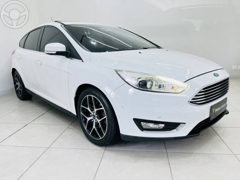 FORD - FOCUS 2.0 TITANIUM PLUS 16V FLEX 4P AUTOMÁTICO - 2015/2016 - BRANCA - R$ 74.500,00