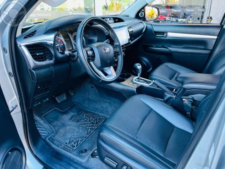 TOYOTA - HILUX 2.8 SRX PLUS 4X4 CD TURBO DIESEL 4P AUTOMÁTICO - 2021/2021 - PRATA - R$ 244.990,00