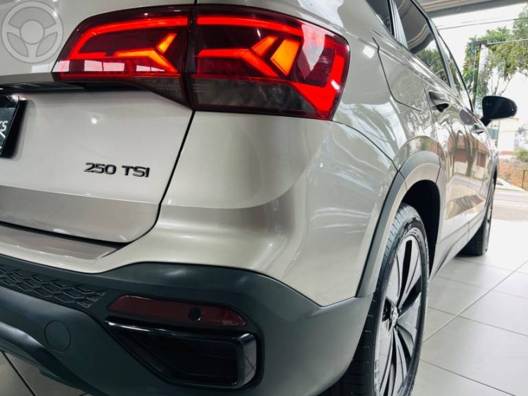 VOLKSWAGEN - TAOS 1.4 16V LAUNCHING TSI FLEX 4P AUTOMÁTICO - 2021/2022 - BEGE - R$ 153.000,00