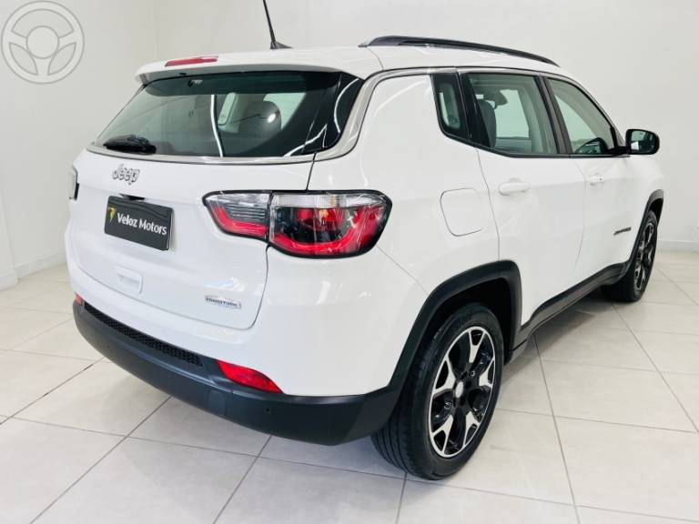 JEEP - COMPASS 2.0 16V FLEX LONGITUDE AUTOMÁTICO - 2018/2019 - BRANCA - R$ 98.900,00