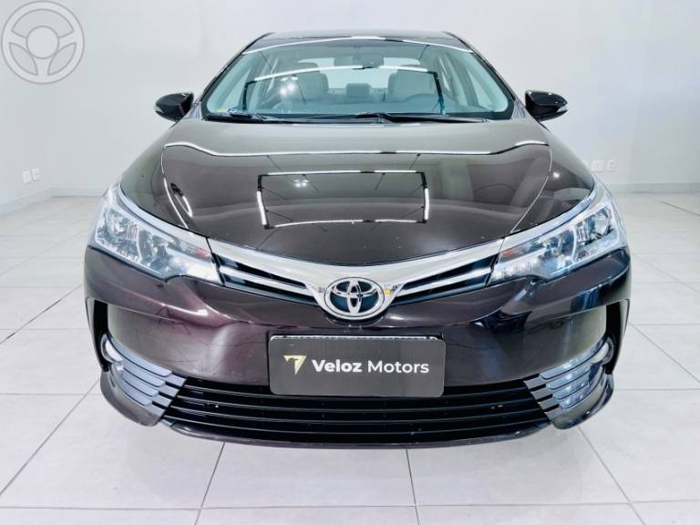 TOYOTA - COROLLA 2.0 XEI 16V FLEX 4P AUTOMÁTICO - 2017/2018 - MARROM - R$ 107.500,00