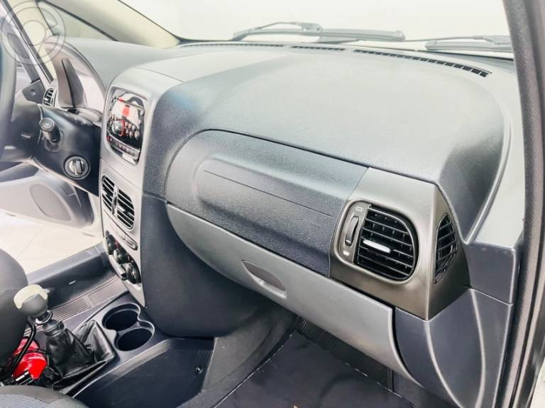 FIAT - IDEA 1.4 MPI ATTRACTIVE 8V FLEX 4P MANUAL - 2013/2014 - PRATA - R$ 40.900,00
