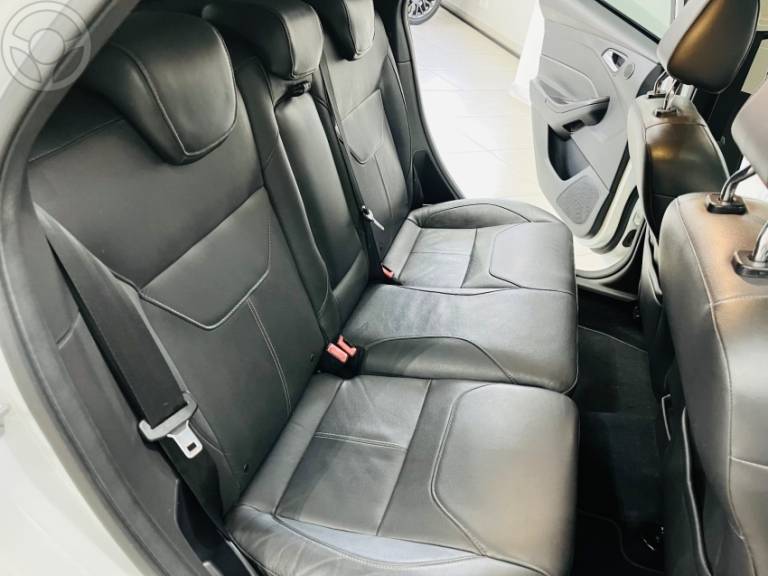 FORD - FOCUS 2.0 TITANIUM PLUS 16V FLEX 4P AUTOMÁTICO - 2015/2016 - BRANCA - R$ 74.500,00
