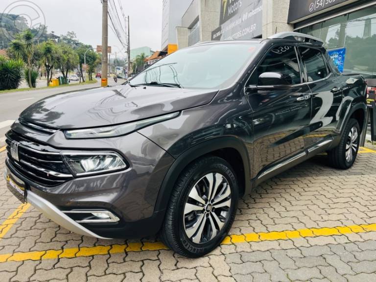 FIAT - TORO 2.0 16V TURBO DIESEL VOLCANO 4WD AUTOMÁTICO - 2021/2022 - CINZA - R$ 134.500,00