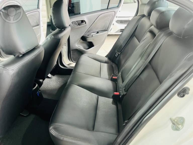 HONDA - CITY 1.5 LX 16V FLEX 4P AUTOMÁTICO - 2014/2015 - BRANCA - R$ 67.500,00