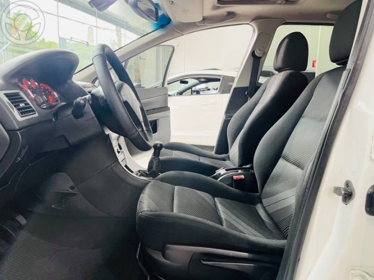 PEUGEOT - 307 1.6 PRESENCE PACK 16V FLEX 4P MANUAL - 2010/2011 - BRANCA - R$ 31.500,00