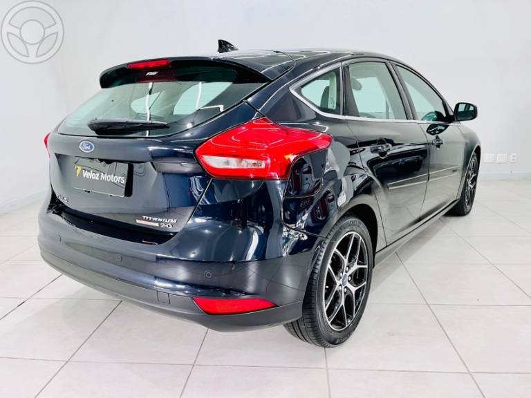 FORD - FOCUS 2.0 TITANIUM HATCH 16V FLEX 4P AUTOMÁTICO - 2015/2016 - PRETA - R$ 65.900,00