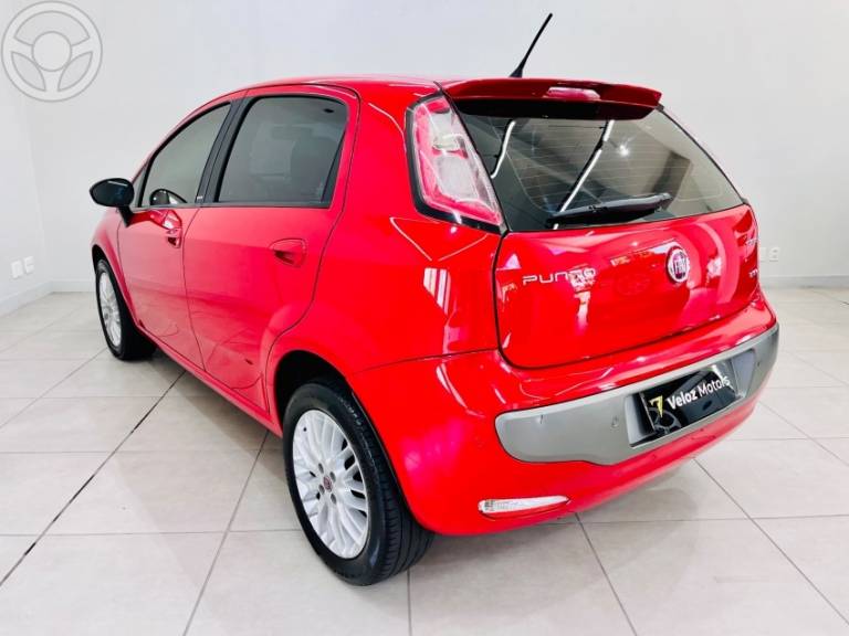 FIAT - PUNTO 1.6 ESSENCE 16V FLEX 4P MANUAL - 2013/2014 - VERMELHA - R$ 43.900,00