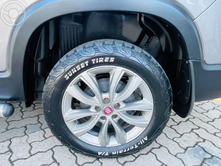 FIAT - TORO 2.0 16V TURBO DIESEL RANCH AT 4X4 AUTOMÁTICO - 2020/2021 - CINZA - R$ 129.990,00