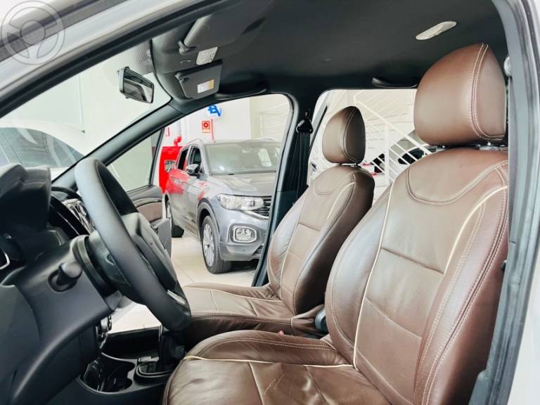 RENAULT - DUSTER OROCH 1.6 16V FLEX DYNAMIQUE 4P MANUAL - 2018/2019 - BRANCA - R$ 72.900,00